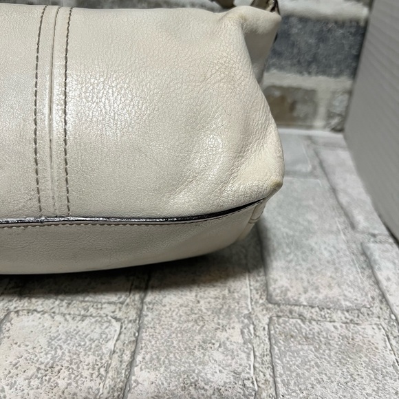 Vintage Y2K small white Coach Legacy Signature Flap Bag F063-40214 - Picture 10 of 16